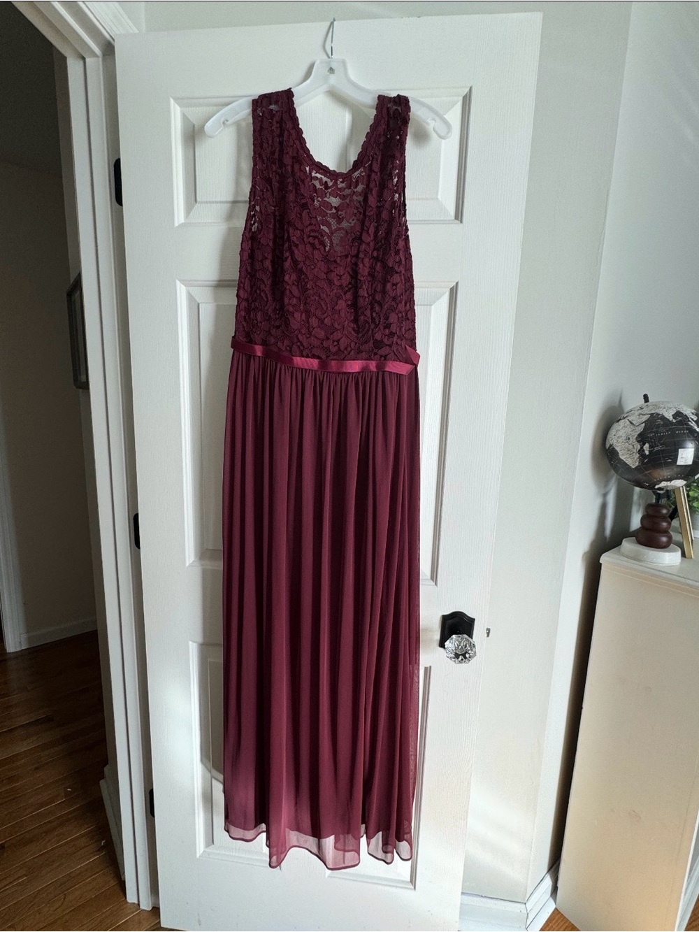 Sleeveless Lace Bodice Maxi Dress in Burgundy